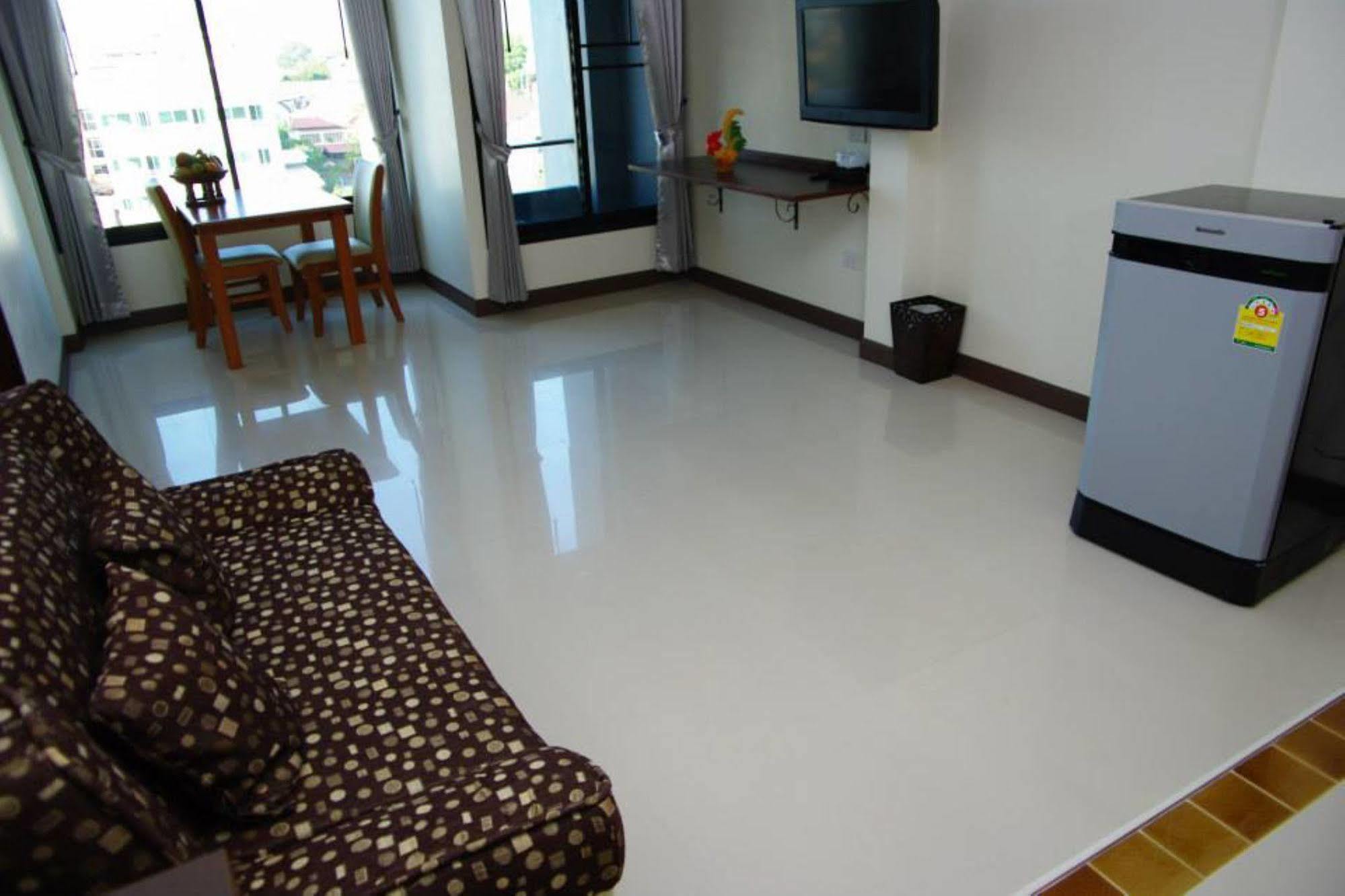 Oyo 233 Sunshine House Hotell Chiang Mai Eksteriør bilde