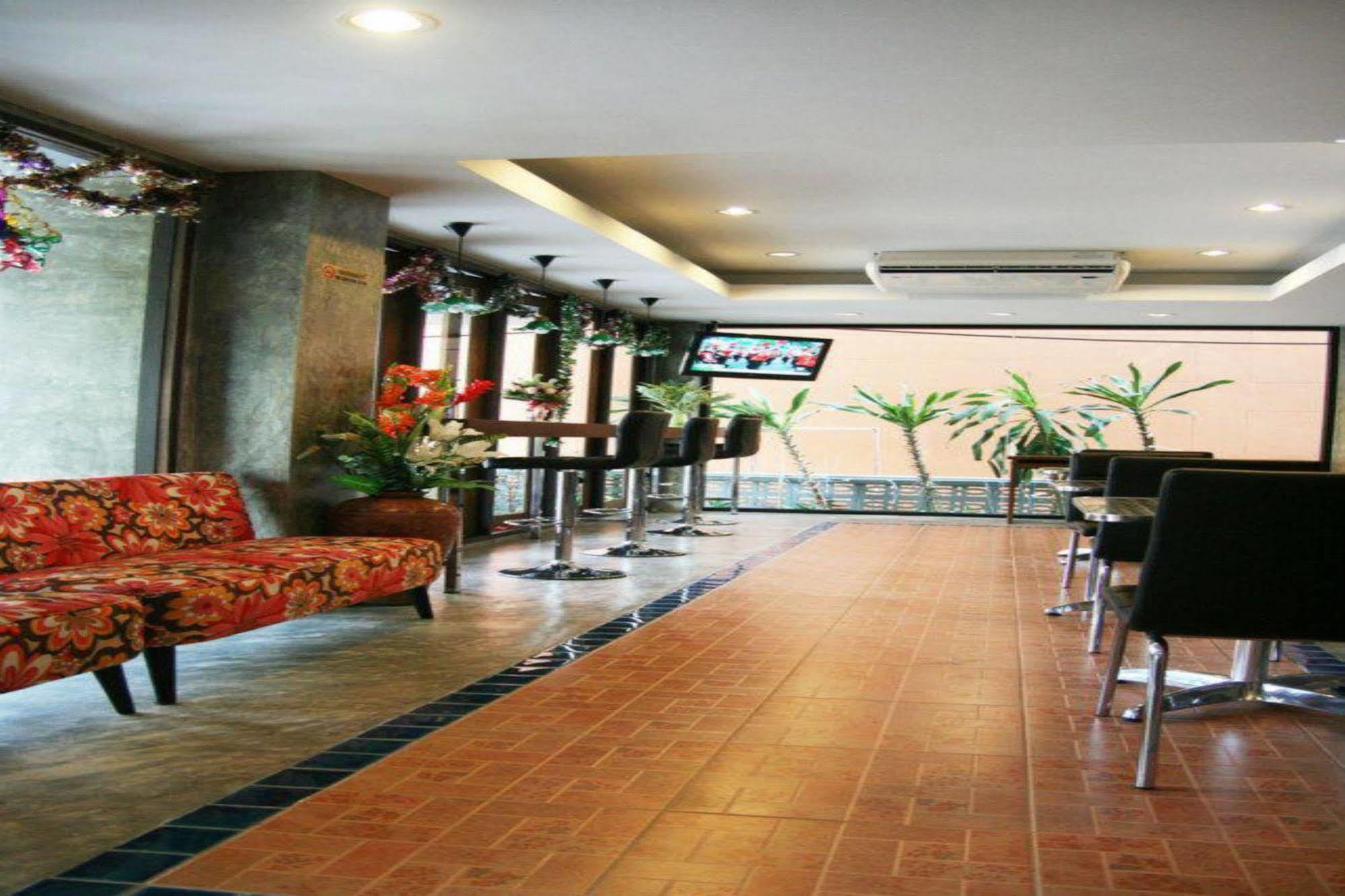 Oyo 233 Sunshine House Hotell Chiang Mai Eksteriør bilde